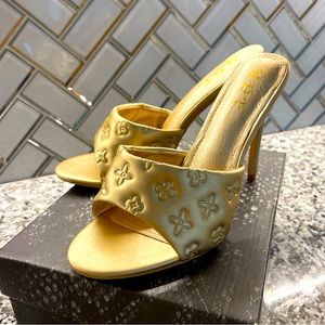 Metallic Gold Heels ✨